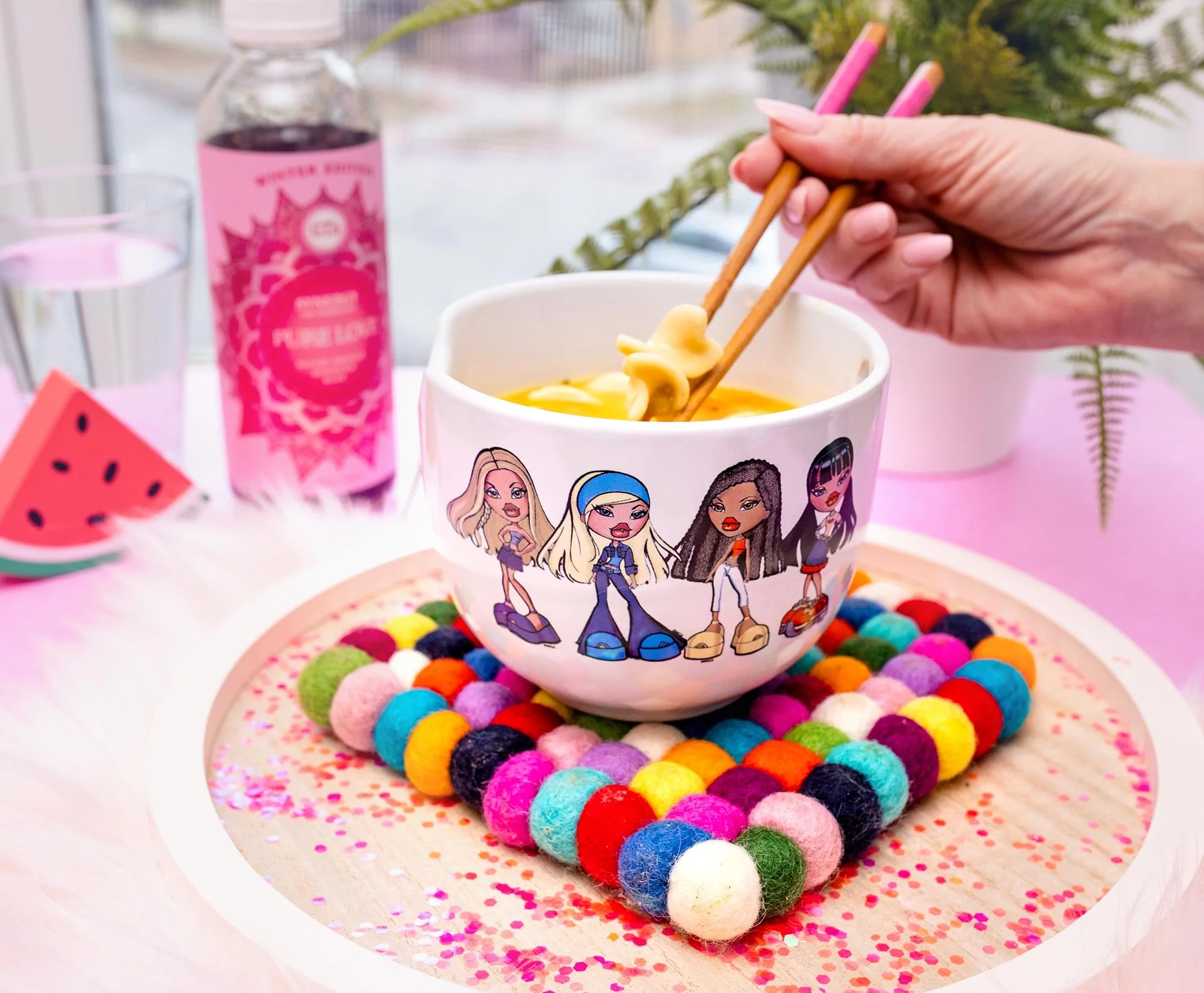 Bratz 20-Ounce Ceramic Ramen Bowl and Chopstick Set - Image 6