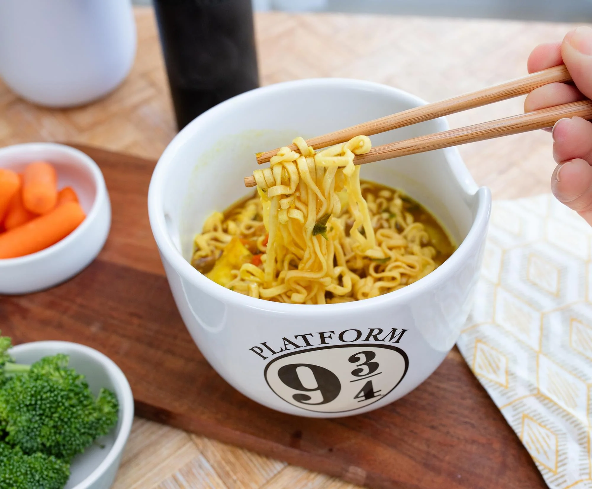 Harry Potter "Hogwarts Railways" 20-Ounce Ceramic Ramen Bowl and Chopstick Set - Image 7