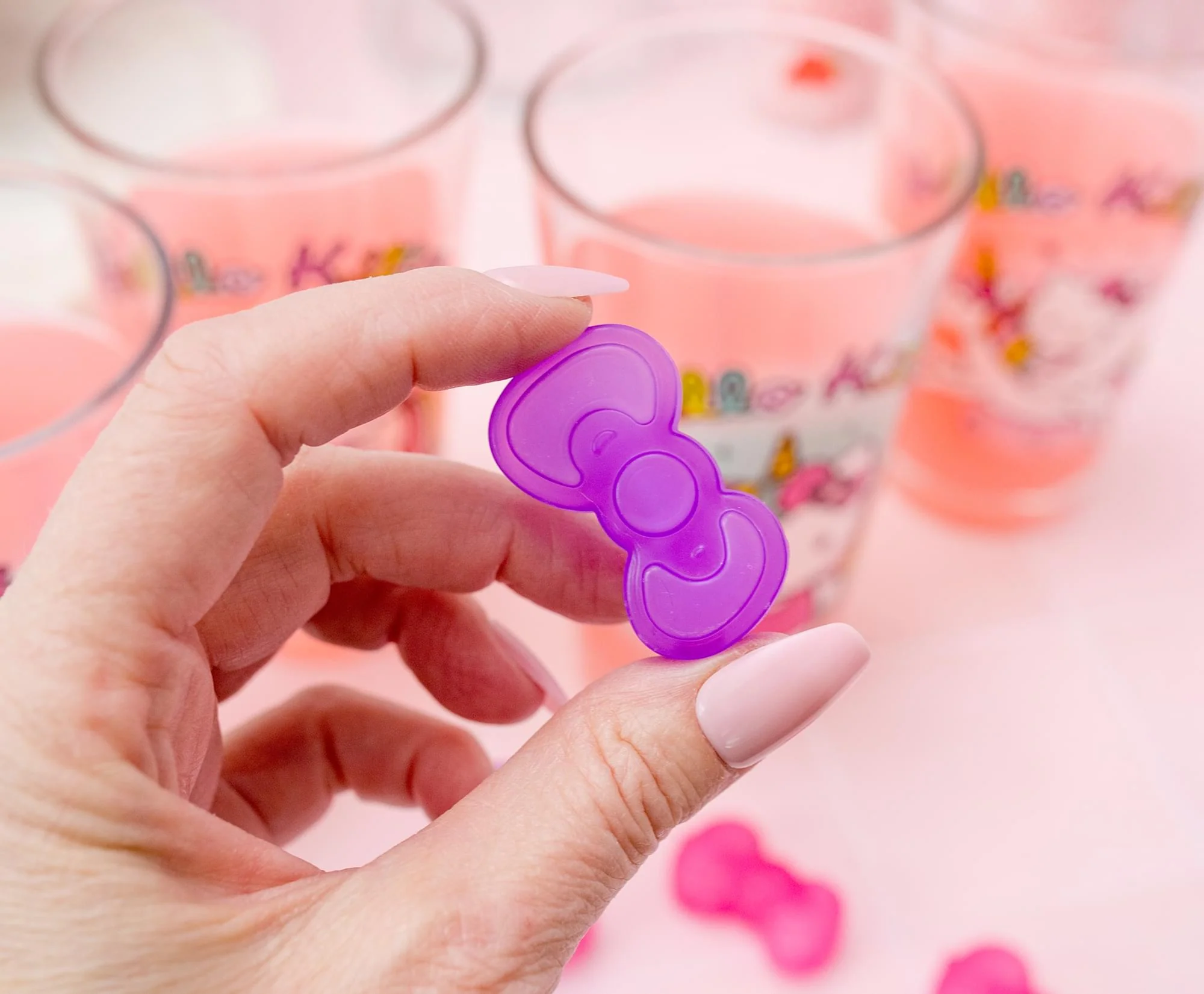 Sanrio Hello Kitty Pretty Bows Reusable Plastic Ice Cubes | Set of 6 - Image 4