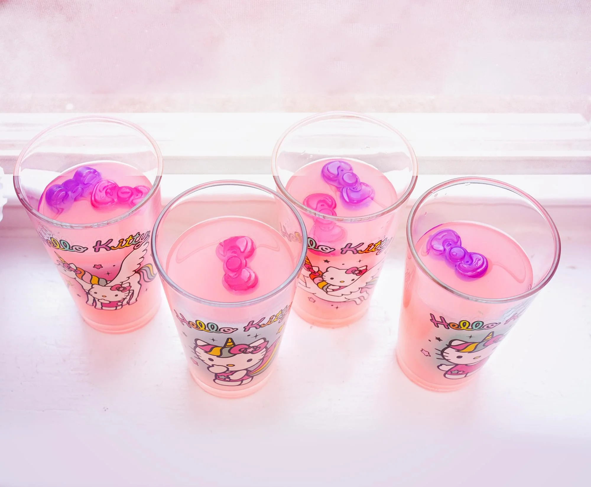 Sanrio Hello Kitty Pretty Bows Reusable Plastic Ice Cubes | Set of 6 - Image 7