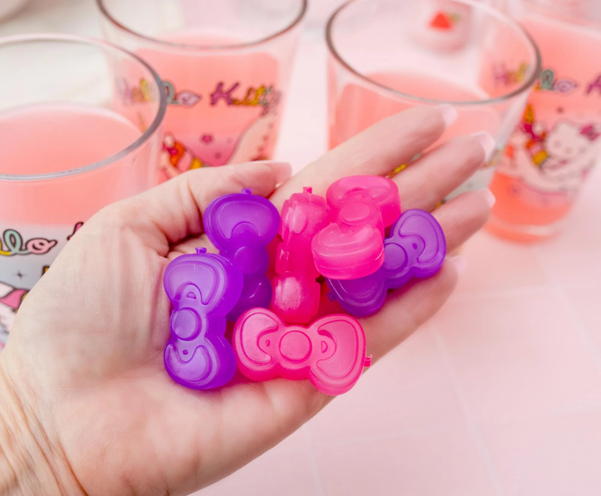 Sanrio Hello Kitty Pretty Bows Reusable Plastic Ice Cubes | Set of 6 - Image 8