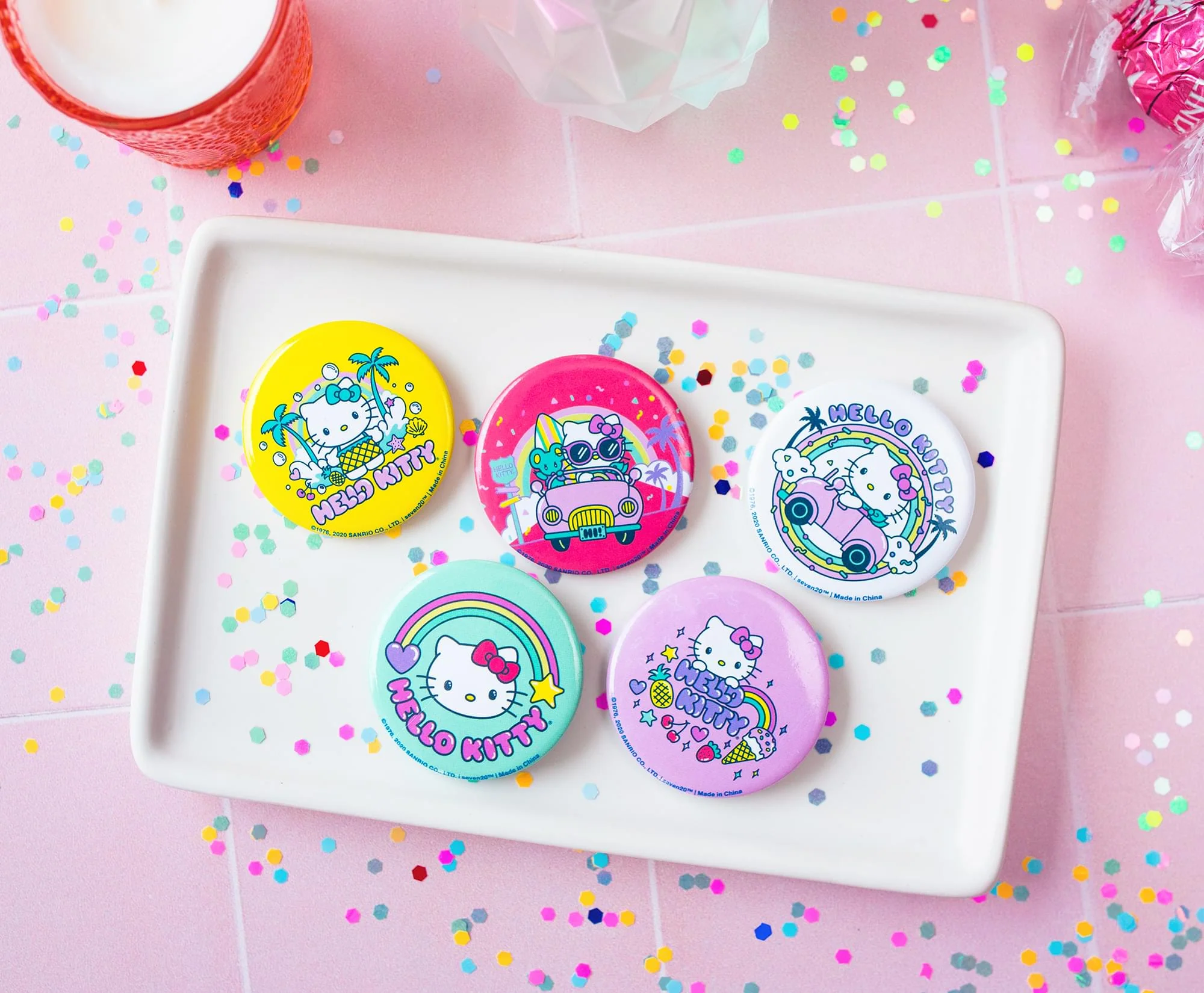 Sanrio Hello Kitty Pretty Pastels 5-Piece Tin Pin Button Set - Image 4