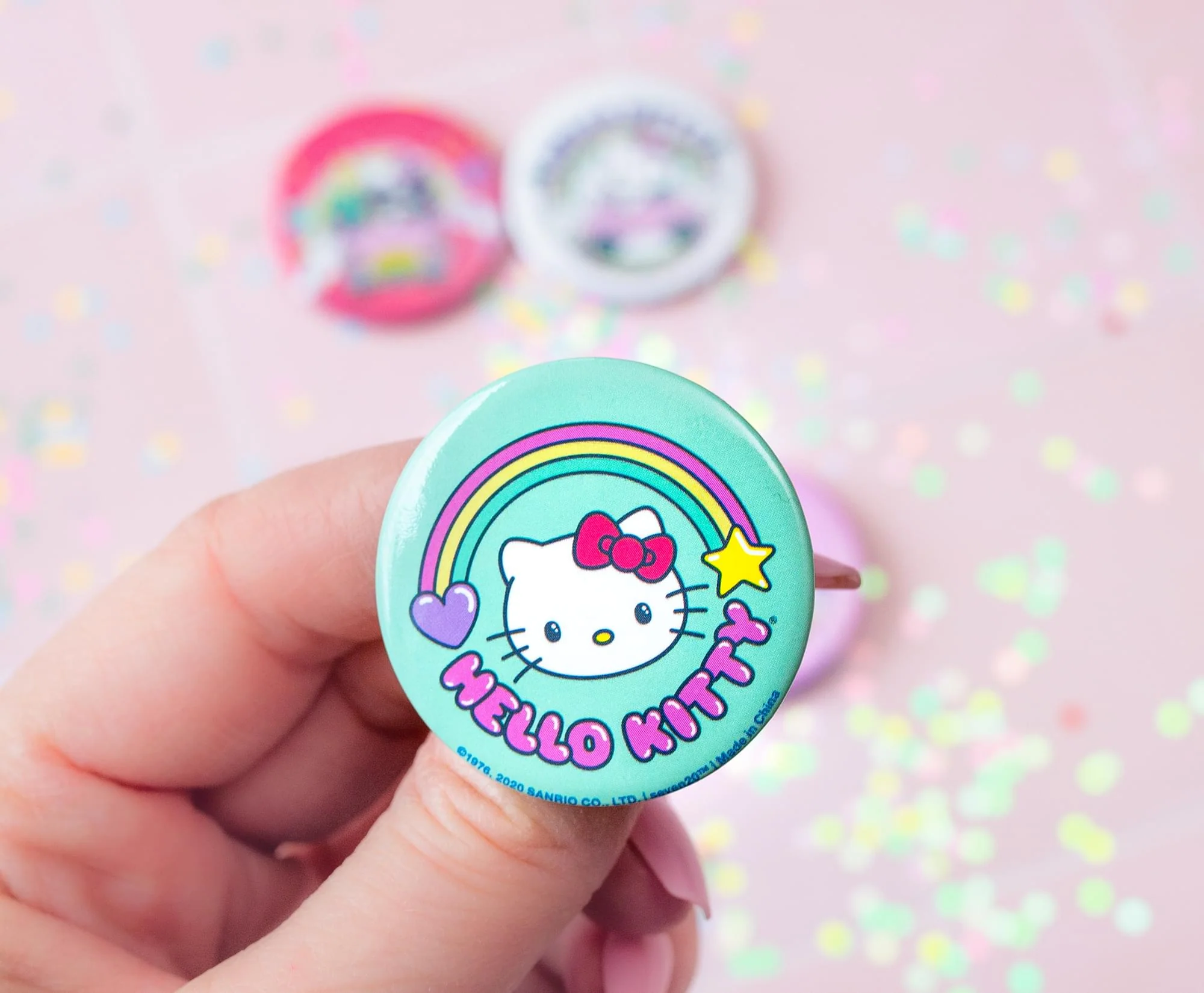 Sanrio Hello Kitty Pretty Pastels 5-Piece Tin Pin Button Set - Image 6